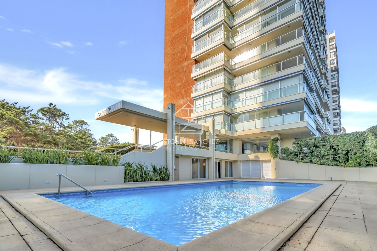 Apartamento ID.1448 - Venta Apartamento en Punta del Este Golden Gate 1ra Línea de Mansa