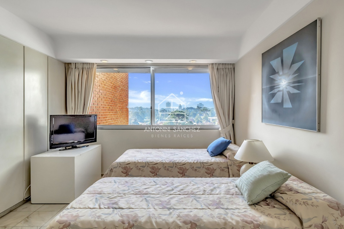 Apartamento ID.1448 - Venta Apartamento en Punta del Este Golden Gate 1ra Línea de Mansa