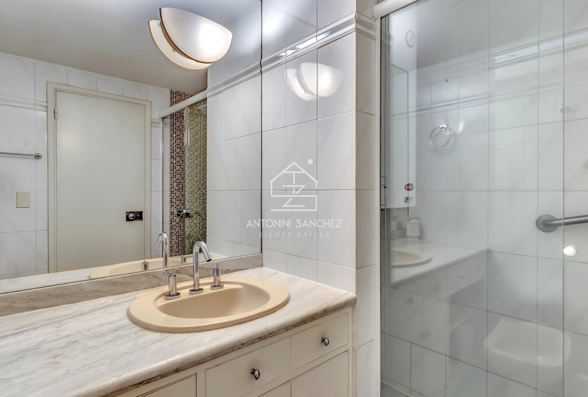 Apartamento ID.1448 - Venta Apartamento en Punta del Este Golden Gate 1ra Línea de Mansa