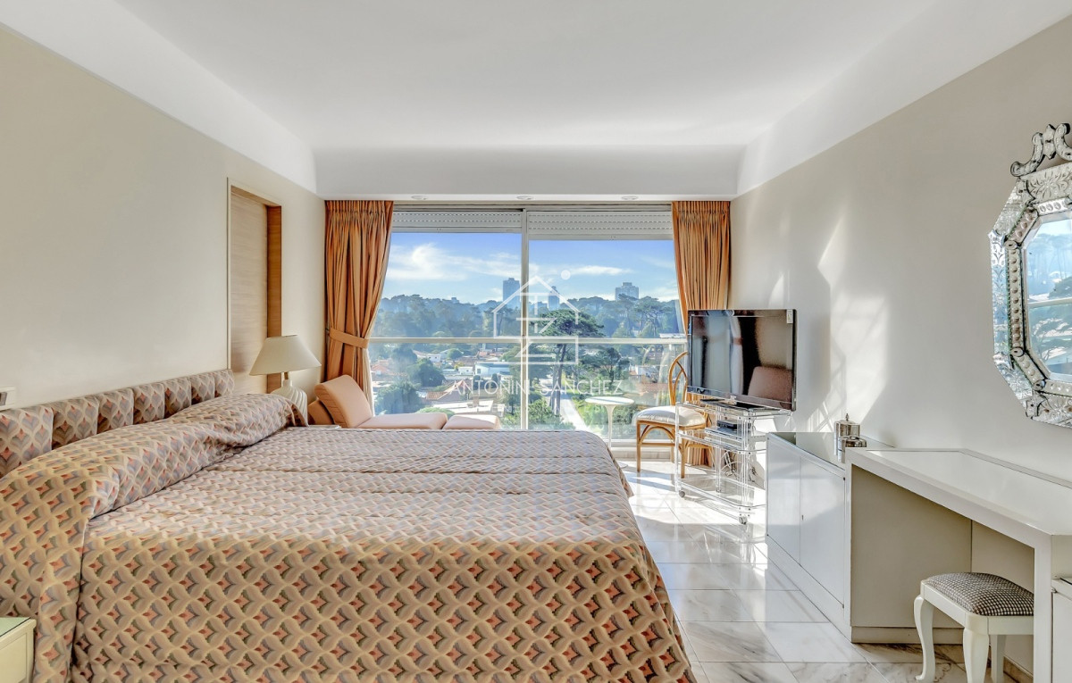 Apartamento ID.1448 - Venta Apartamento en Punta del Este Golden Gate 1ra Línea de Mansa