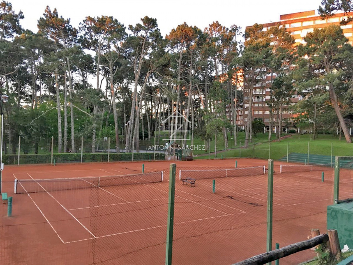 Apartamento ID.515 - Venta Apartamento en Punta del Este Complejo Arcobaleno