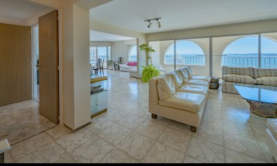 Venta Apartamento en Península- Punta del Este