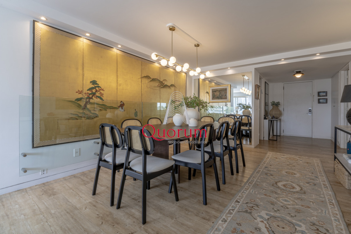 Apartamento ID.520 - Apartamento en Punta del Este Tiburón I en 1ra Línea de Brava Totalmente Reciclado