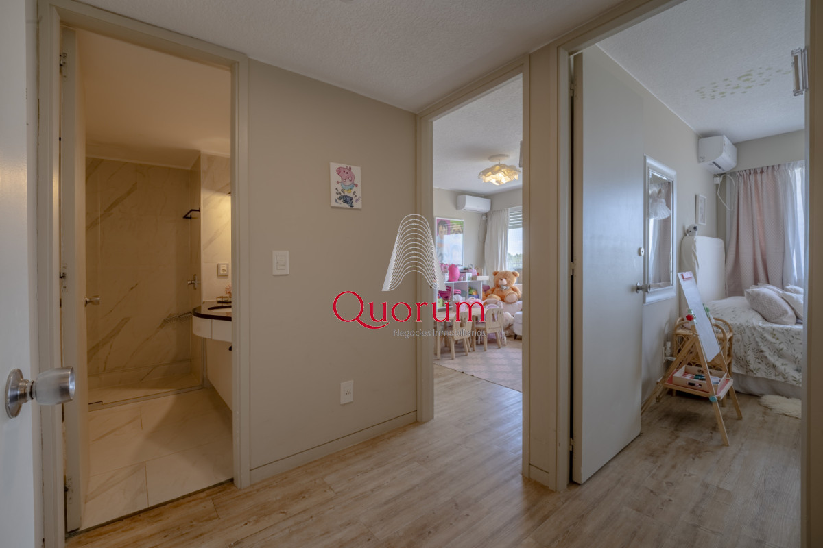 Apartamento ID.520 - Apartamento en Punta del Este Tiburón I en 1ra Línea de Brava Totalmente Reciclado