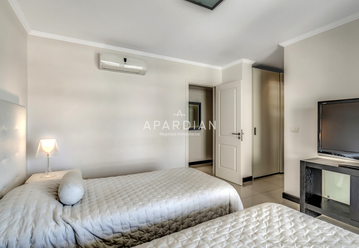 Apartamento ID.21097416 - Venta Apartamento en Punta del Este Torre Lobos 1ra Línea de Brava