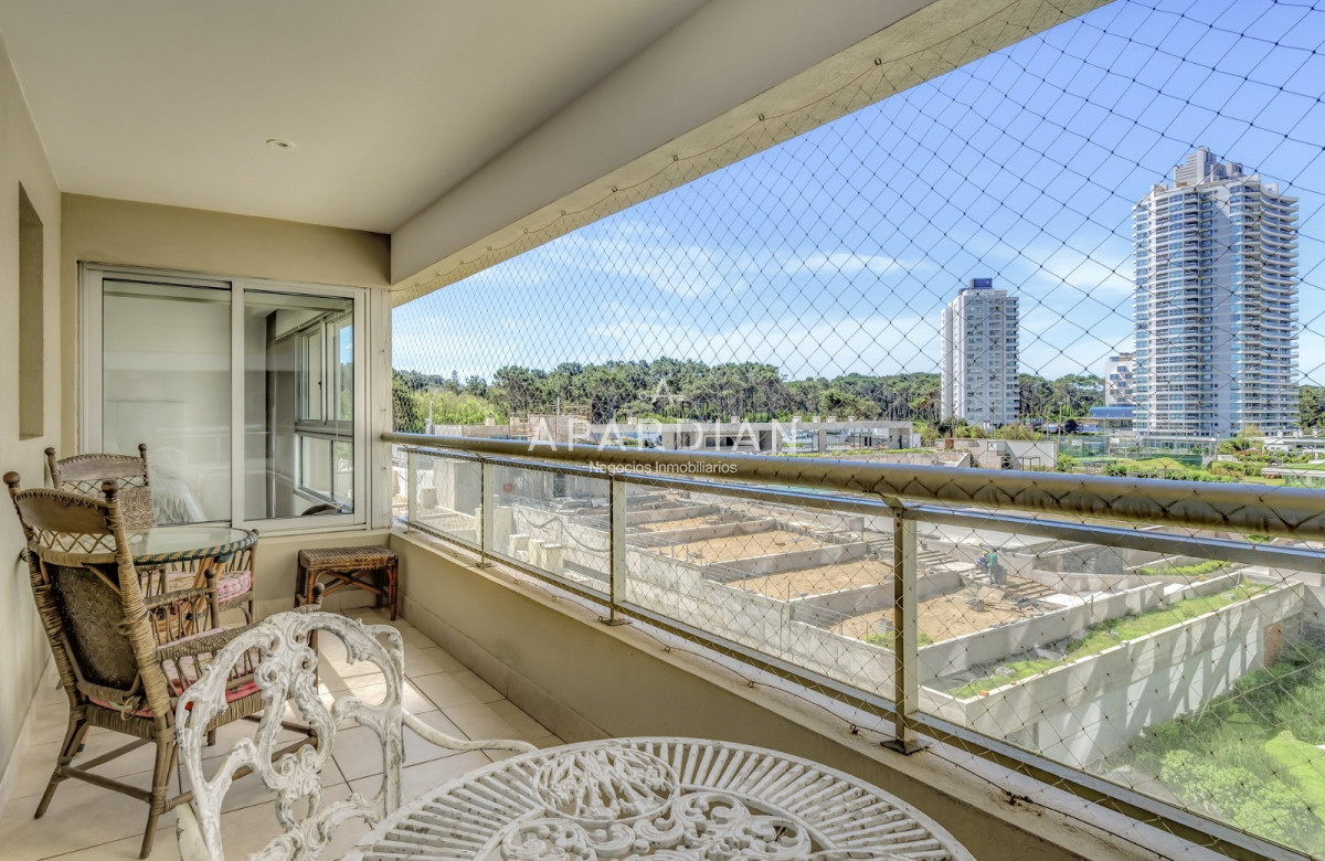 Apartamento ID.21097416 - Venta Apartamento en Punta del Este Torre Lobos 1ra Línea de Brava