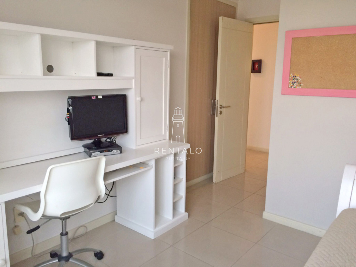 Apartamento ID.853 - Apartamento en venta de 3 dormitorios en Punta del este Ocean Drive 