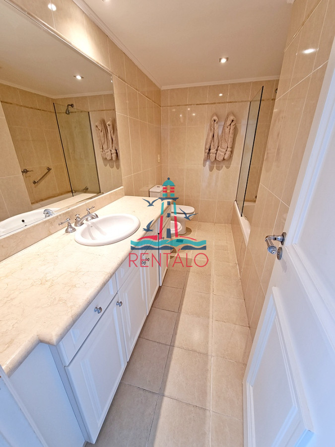 Apartamento ID.224 - Venta Apartamento en Punta del Este Millenium 1ra Línea Playa Mansa
