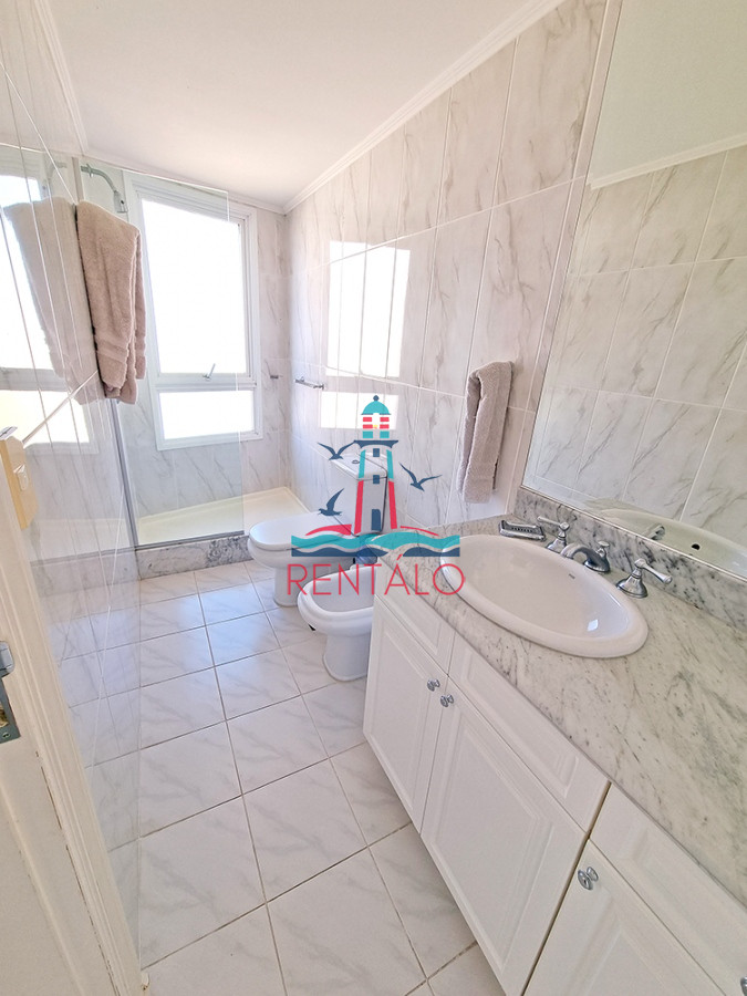 Apartamento ID.224 - Venta Apartamento en Punta del Este Millenium 1ra Línea Playa Mansa