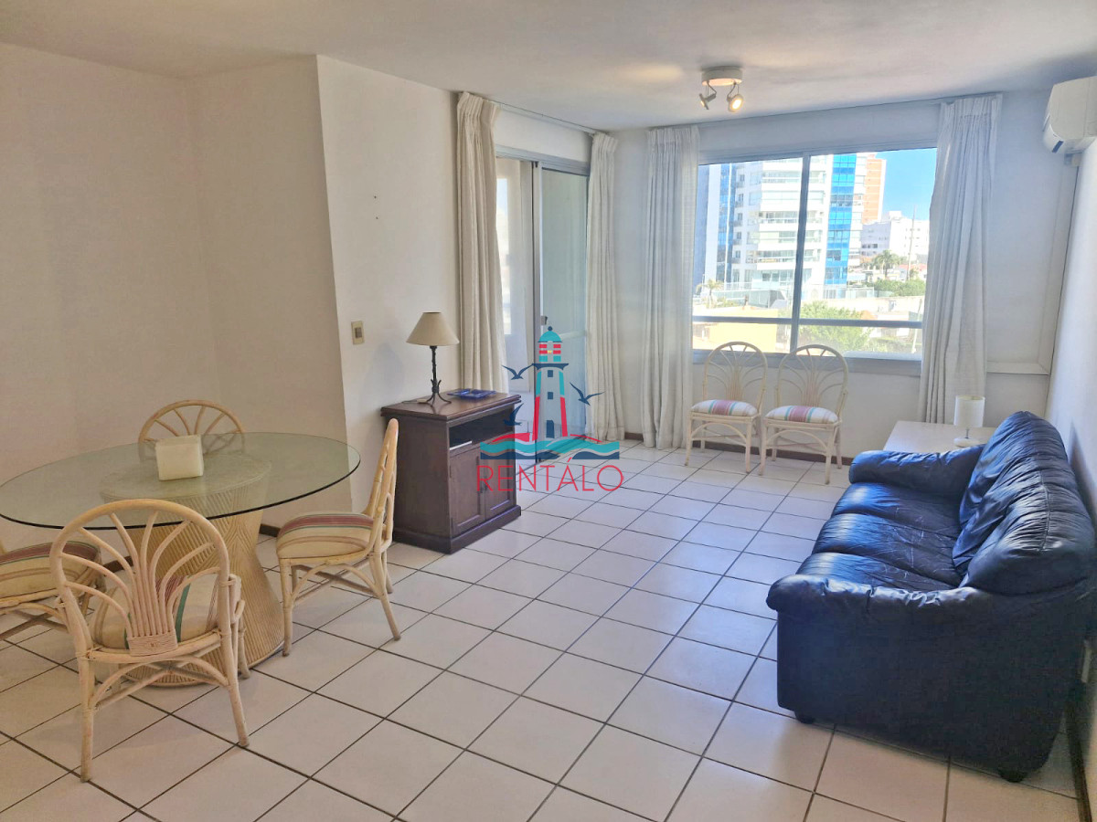 Apartamento ID.517 - Apartamento en venta en Punta del este de 2 dormitorios y dos baños 