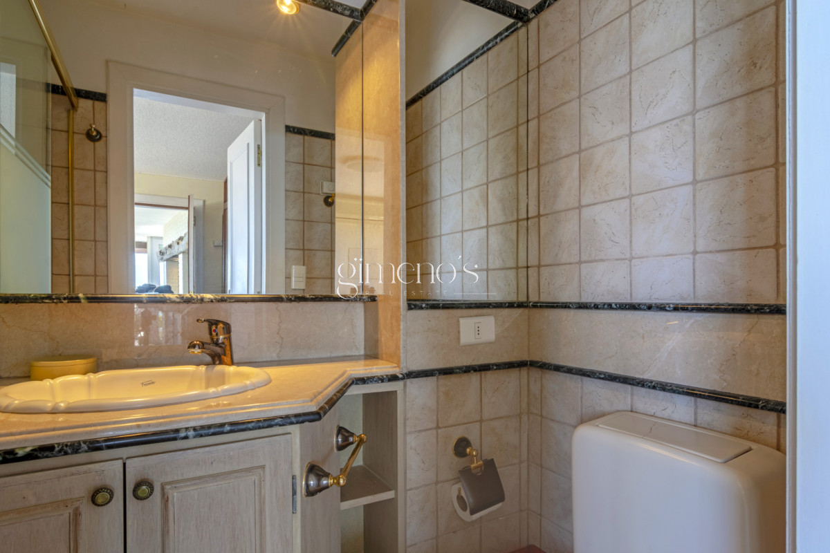 Apartamento ID.1254 - Apartamento de 4 Dormitorios y servicio en primera linea de Playa Mansa - Punta del Este 