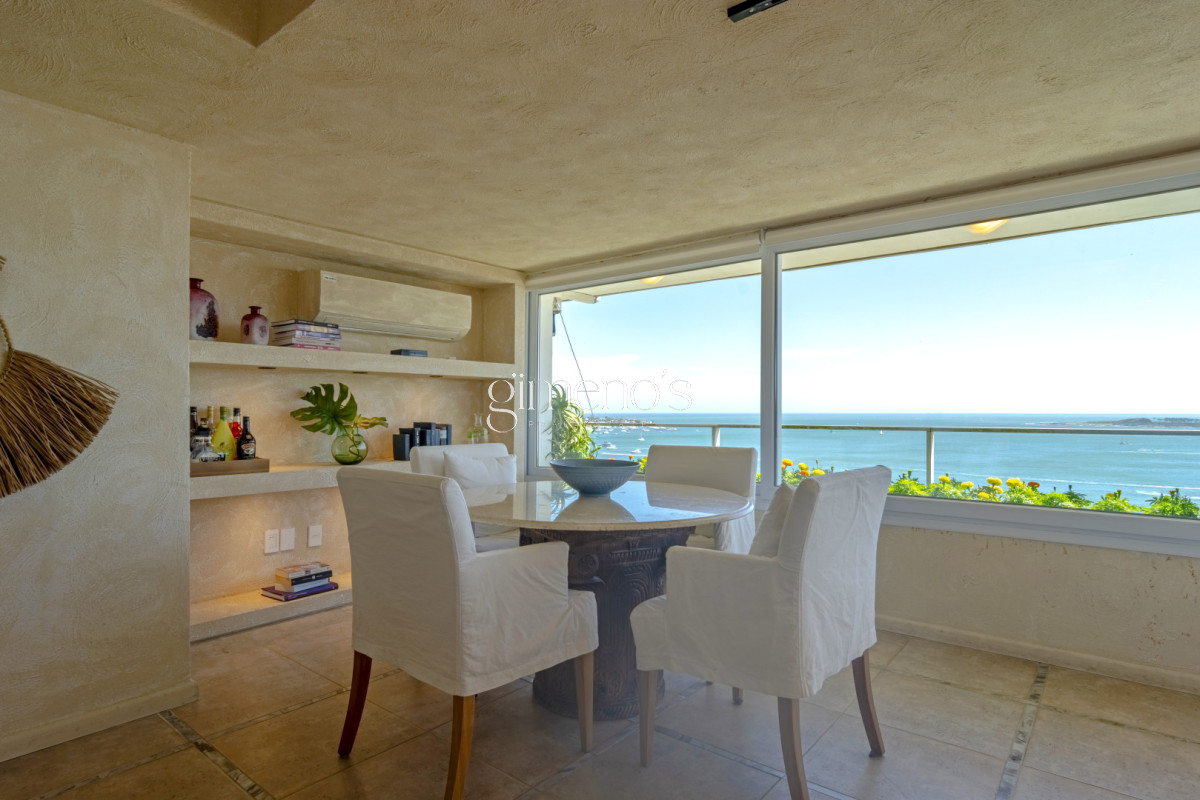 Apartamento ID.1254 - Apartamento de 4 Dormitorios y servicio en primera linea de Playa Mansa - Punta del Este 