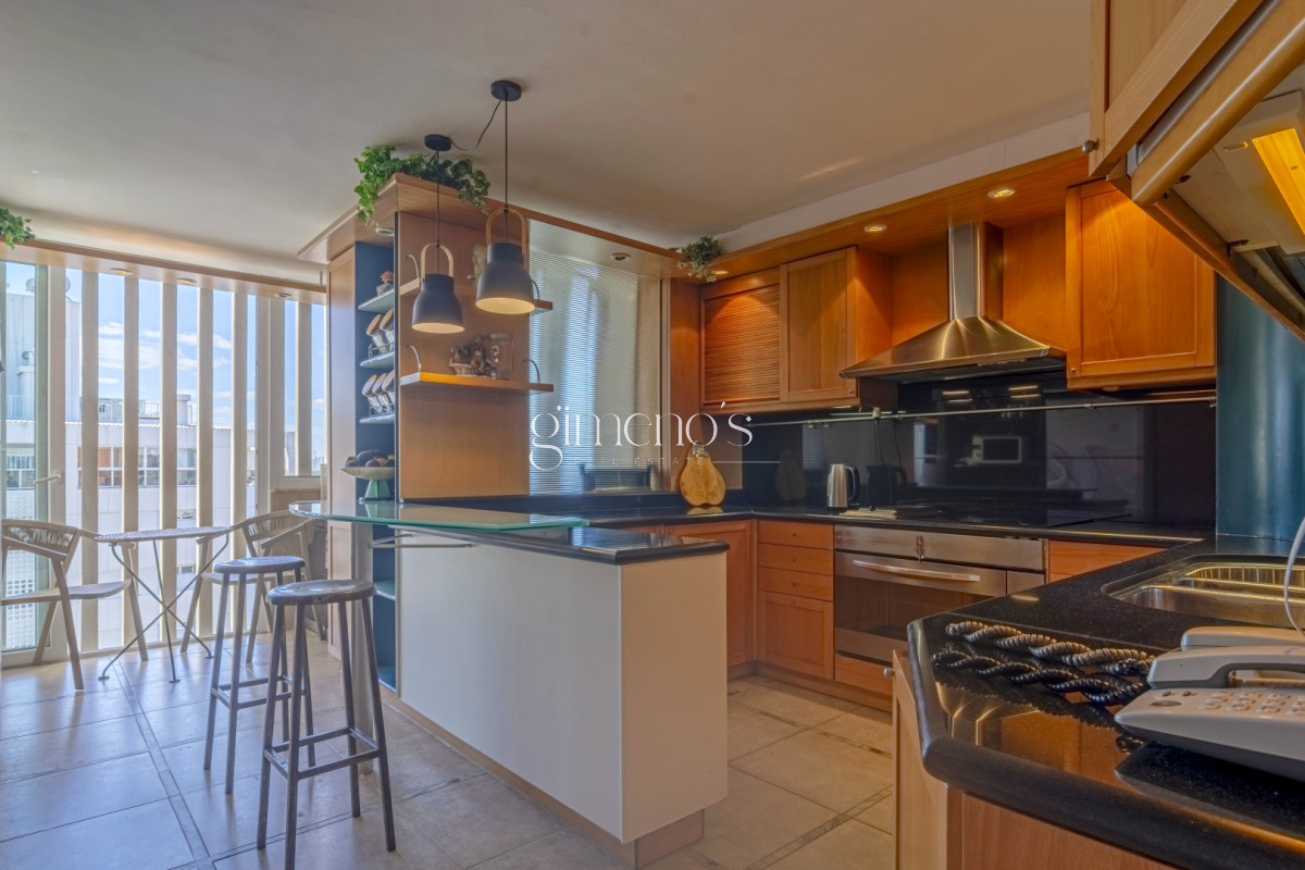 Apartamento ID.1254 - Apartamento de 4 Dormitorios y servicio en primera linea de Playa Mansa - Punta del Este 