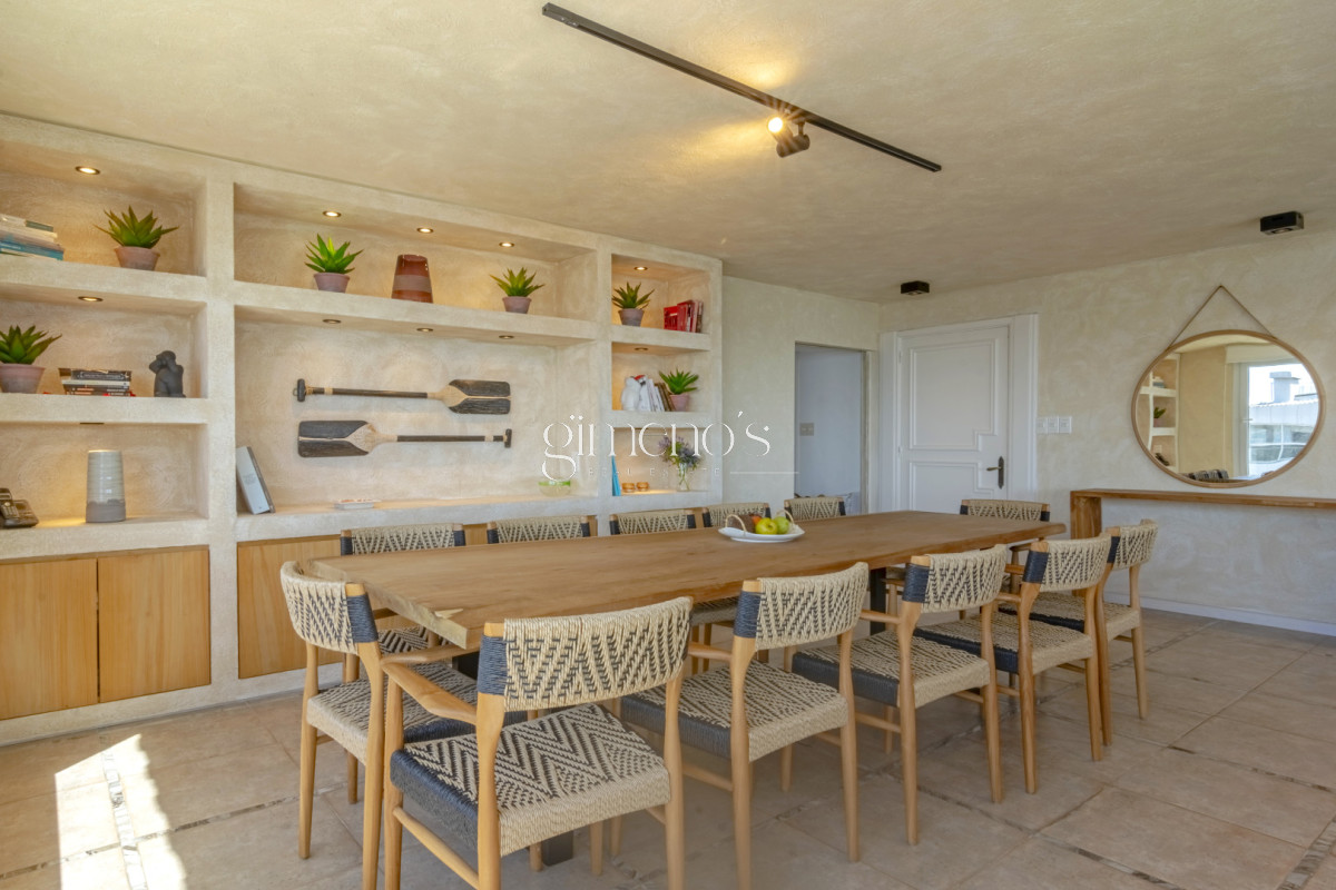 Apartamento ID.1254 - Apartamento de 4 Dormitorios y servicio en primera linea de Playa Mansa - Punta del Este 