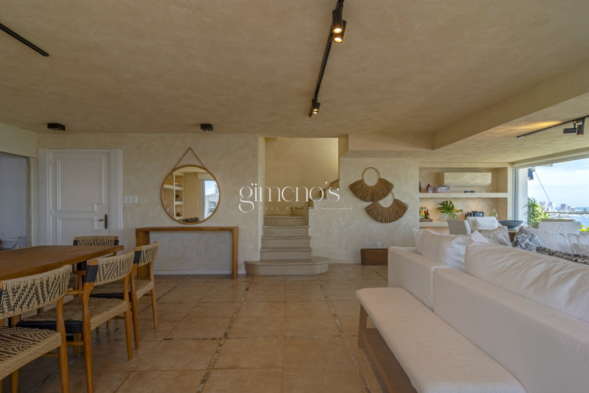 Apartamento ID.1254 - Apartamento de 4 Dormitorios y servicio en primera linea de Playa Mansa - Punta del Este 