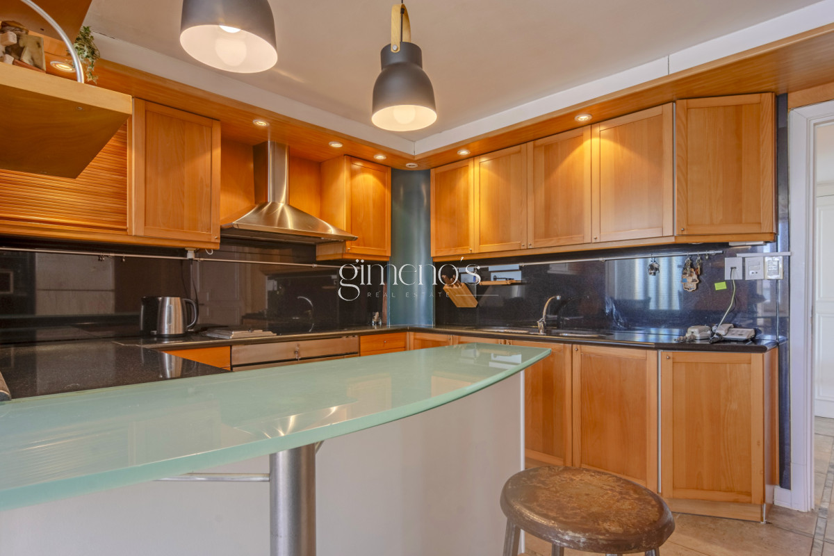 Apartamento ID.1254 - Apartamento de 4 Dormitorios y servicio en primera linea de Playa Mansa - Punta del Este 
