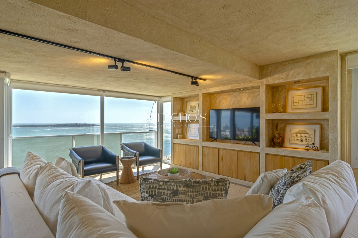 Apartamento ID.1254 - Apartamento de 4 Dormitorios y servicio en primera linea de Playa Mansa - Punta del Este 