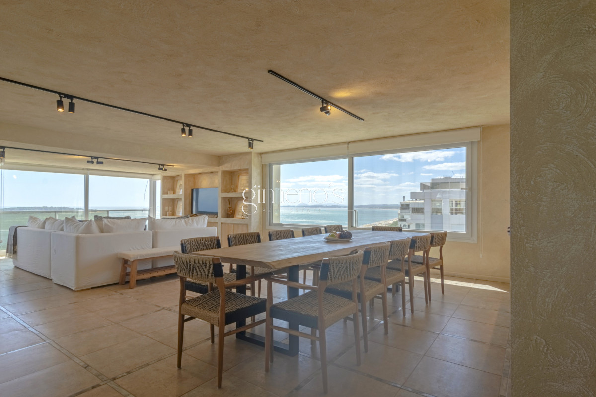 Apartamento ID.1254 - Apartamento de 4 Dormitorios y servicio en primera linea de Playa Mansa - Punta del Este 