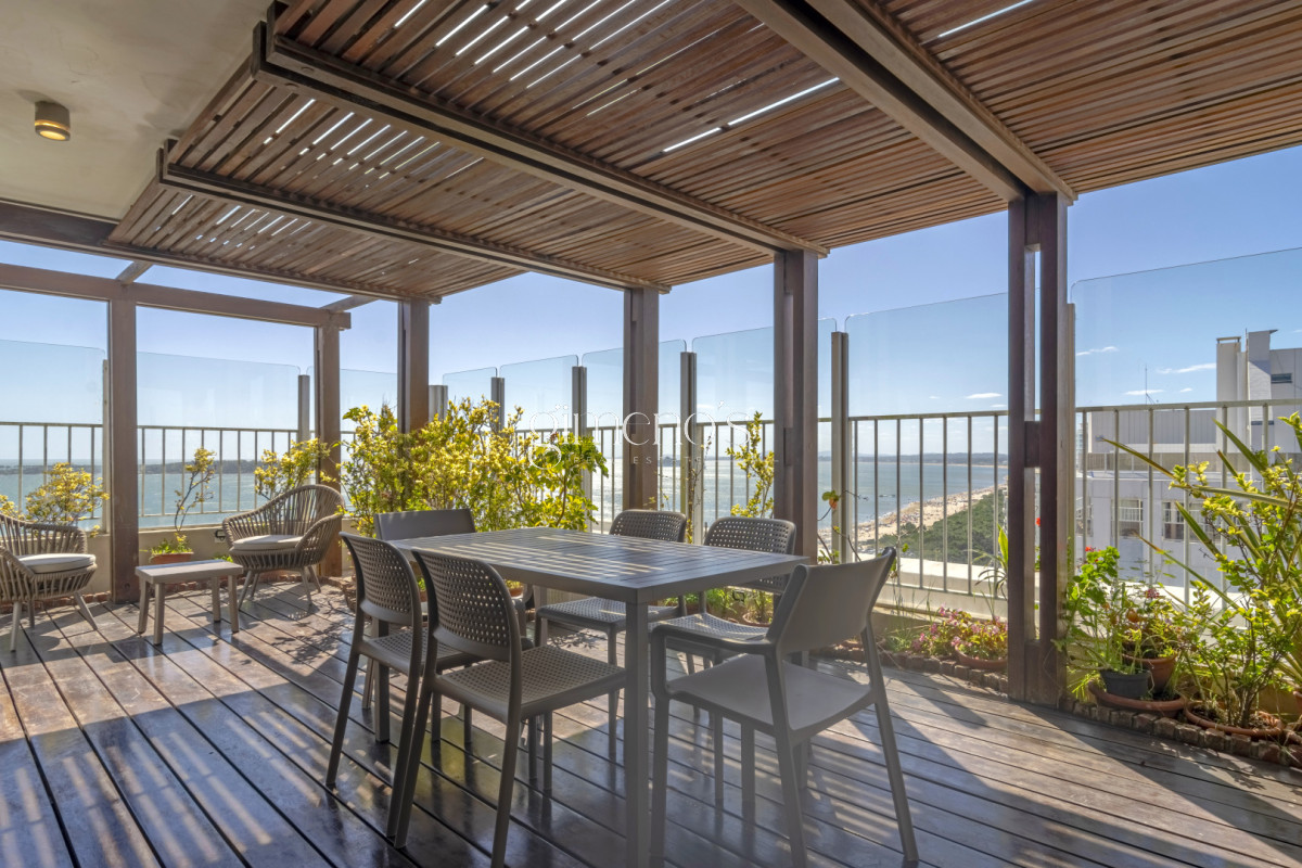 Apartamento ID.1254 - Apartamento de 4 Dormitorios y servicio en primera linea de Playa Mansa - Punta del Este 