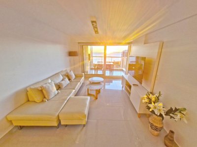 Venta Apartamento en Punta del Este Miami Boulevard I Playa Mansa Piso Alto