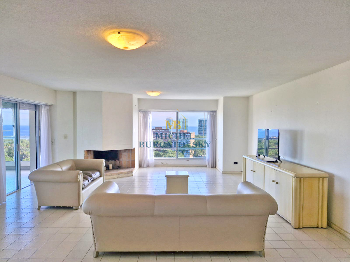 Venta Apartamento en Punta del Este Parquemar Bosque Semipiso en Zona Roosevelt - BKY90A