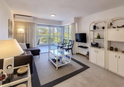 Apartamento en Punta del Este Parquemar Bosque 2 Dormitorios Totalmente Reciclado