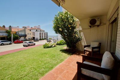 Venta apartamento en Península a pasos de playa El Emir!