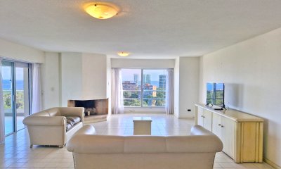 Venta Apartamento en Punta del Este Parquemar Bosque Semipiso en Zona Roosevelt