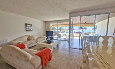 Venta Apartamento en Punta del Este Edificio Espigon en Puerto 1ra Línea Frente al Muelle Mailhos