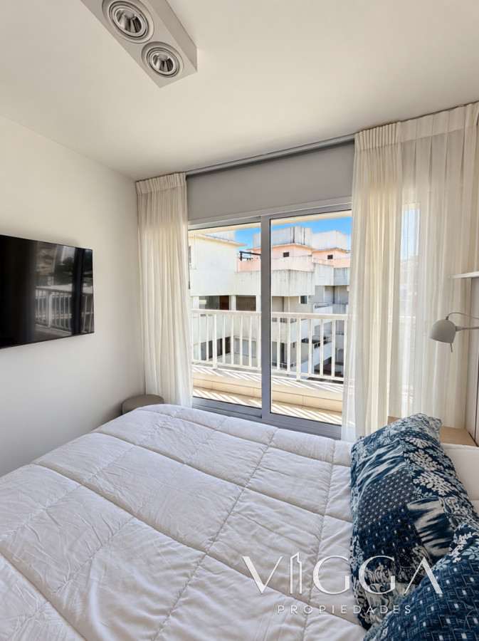 Apartamento ID.260 - Penthouse en Alquiler Playa Mansa Punta del Este 