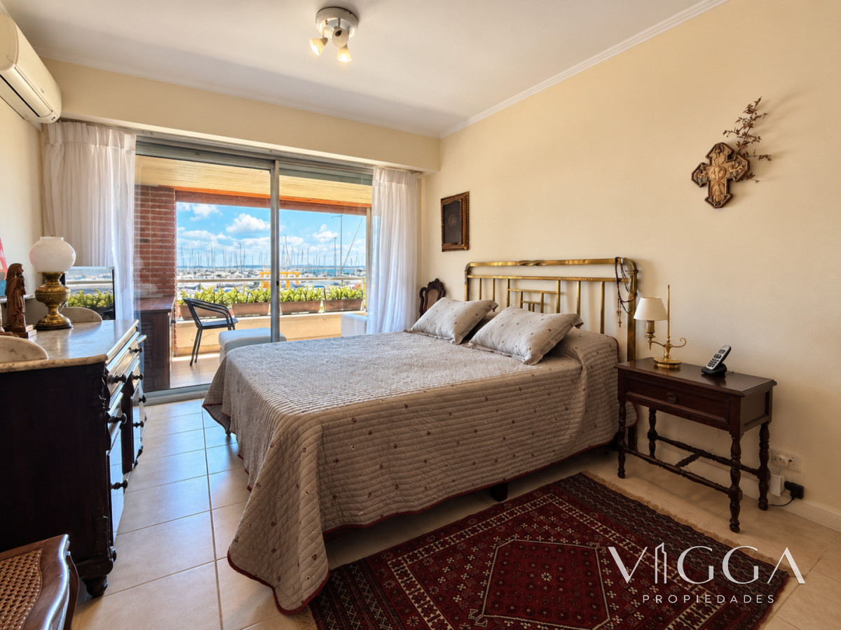 Apartamento ID.410 - Venta Apartamento 3 suites y servicio Puerto Punta del Este