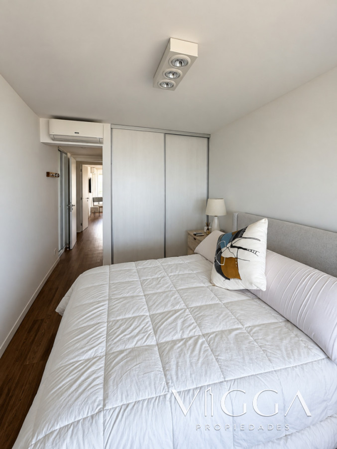 Apartamento ID.260 - Penthouse en Alquiler Playa Mansa Punta del Este 