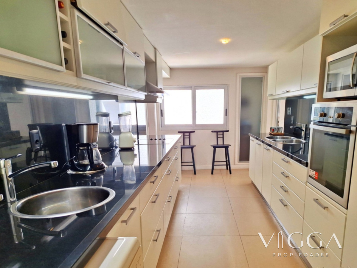 Apartamento ID.87 - Apartamento en venta 4 dormitorios Punta del Este
