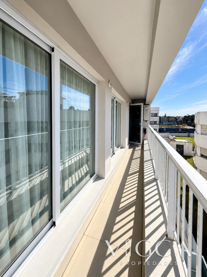 Apartamento ID.260 - Penthouse en Alquiler Playa Mansa Punta del Este 