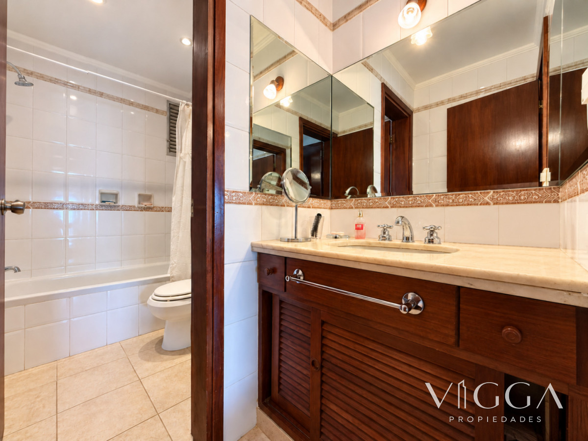 Apartamento ID.410 - Venta Apartamento 3 suites y servicio Puerto Punta del Este