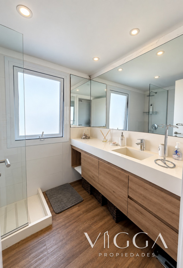 Apartamento ID.260 - Penthouse en Alquiler Playa Mansa Punta del Este 