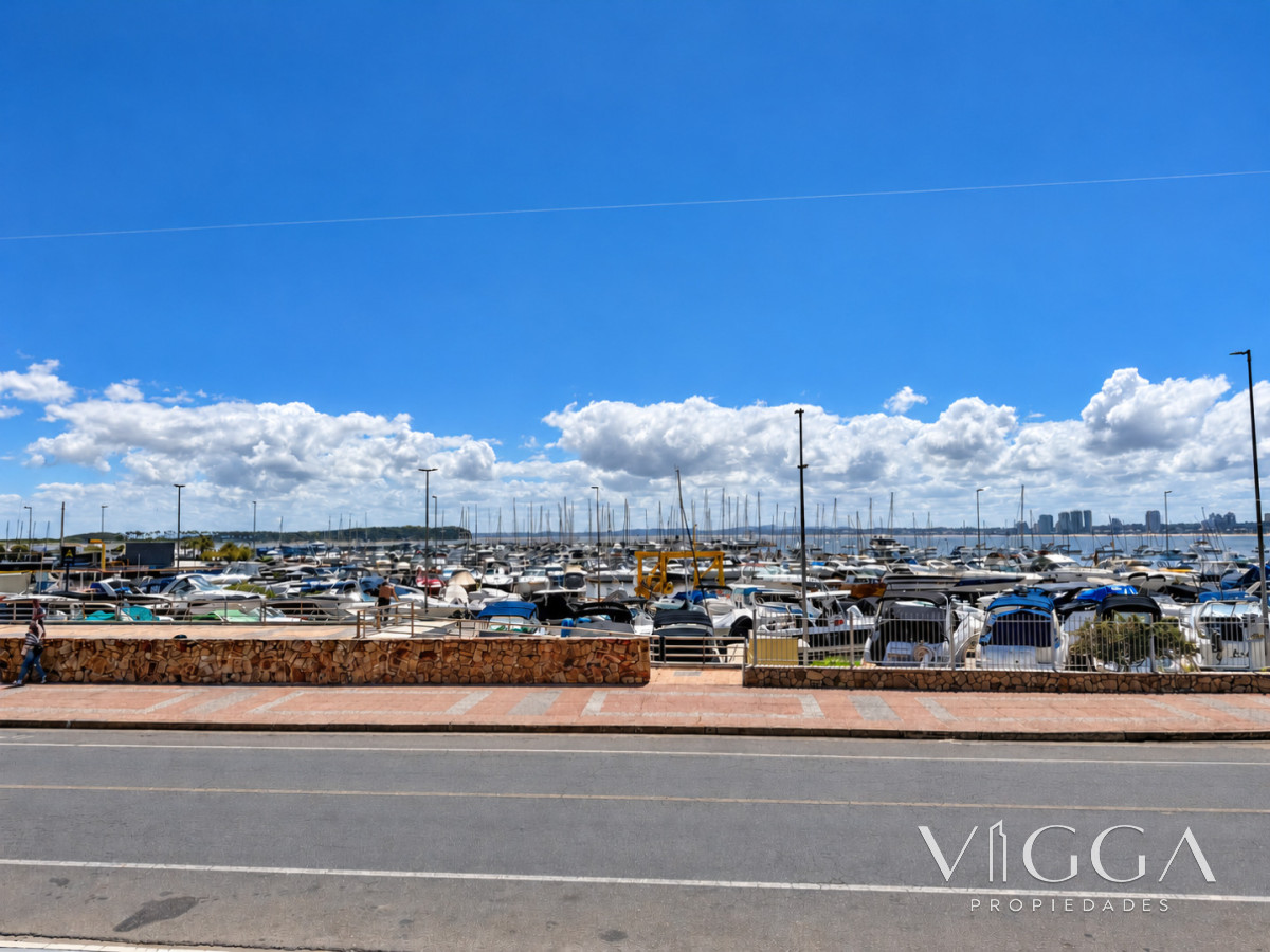 Apartamento ID.410 - Venta Apartamento 3 suites y servicio Puerto Punta del Este