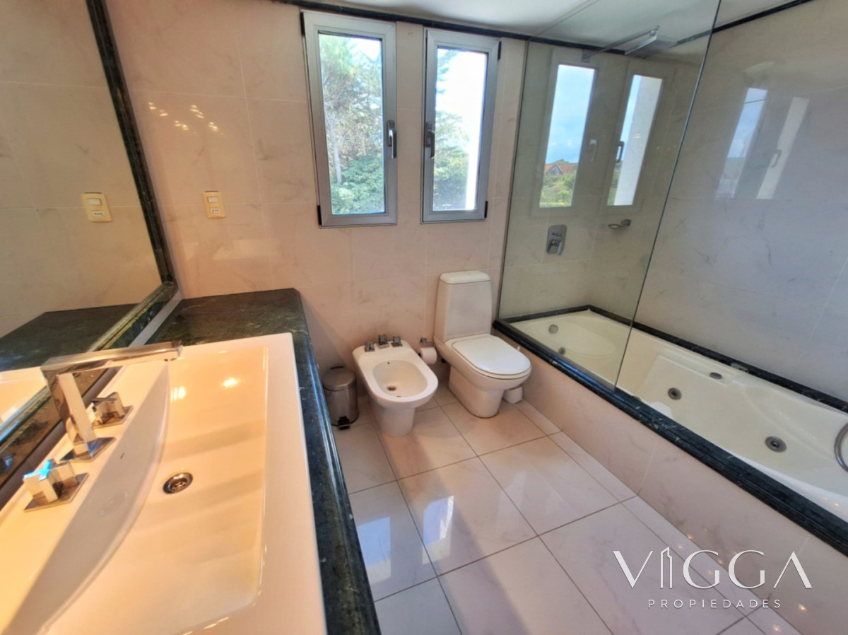 Apartamento ID.87 - Apartamento en venta 4 dormitorios Punta del Este