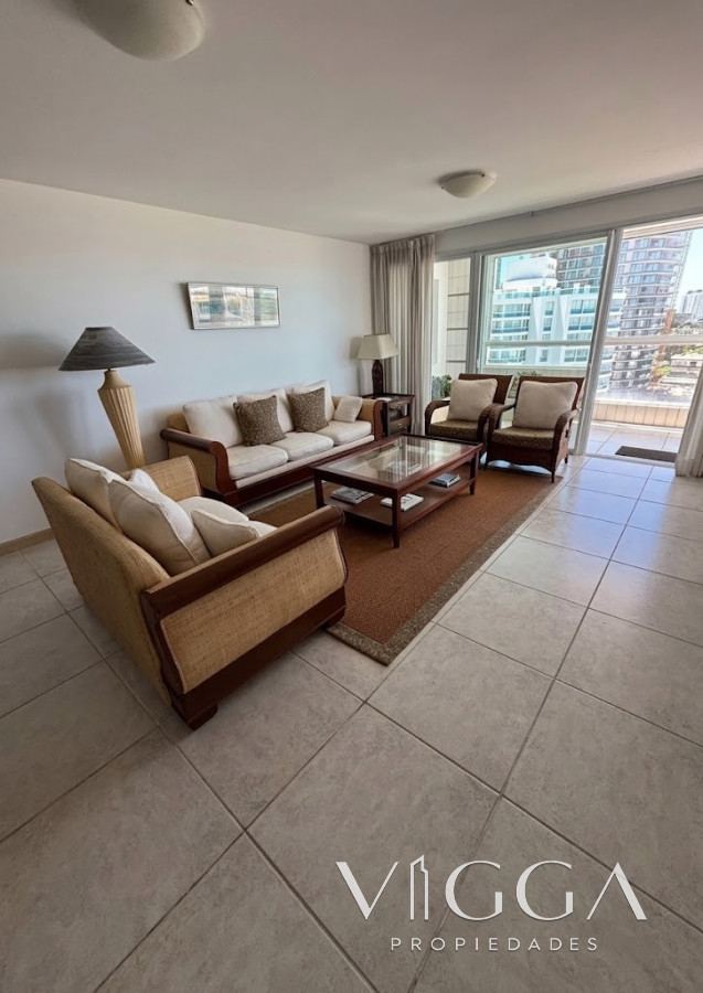 Apartamento ID.126 - Apartamento en venta tres dormitorios Punta del Este