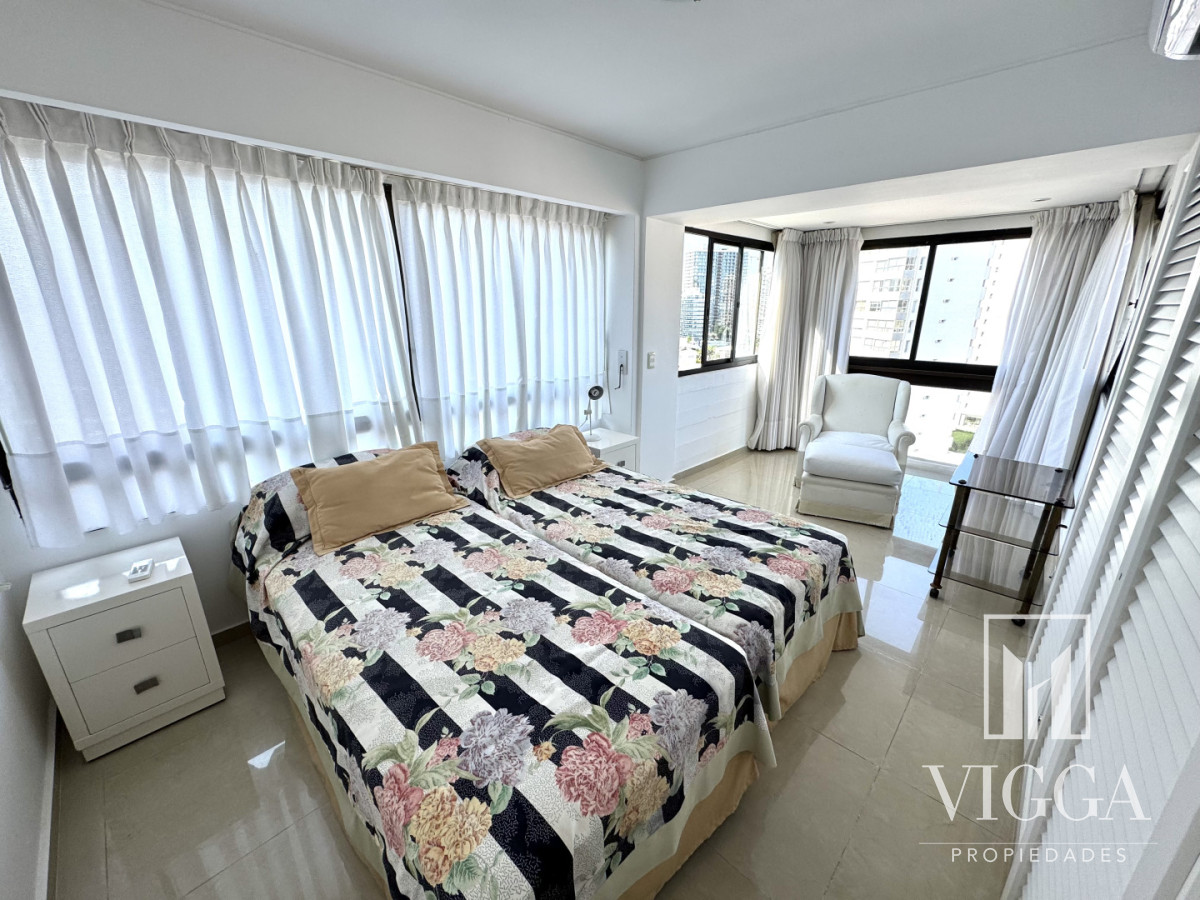 Apartamento ID.28 - Departamento Venta Parquemar Center 4 dormitorios