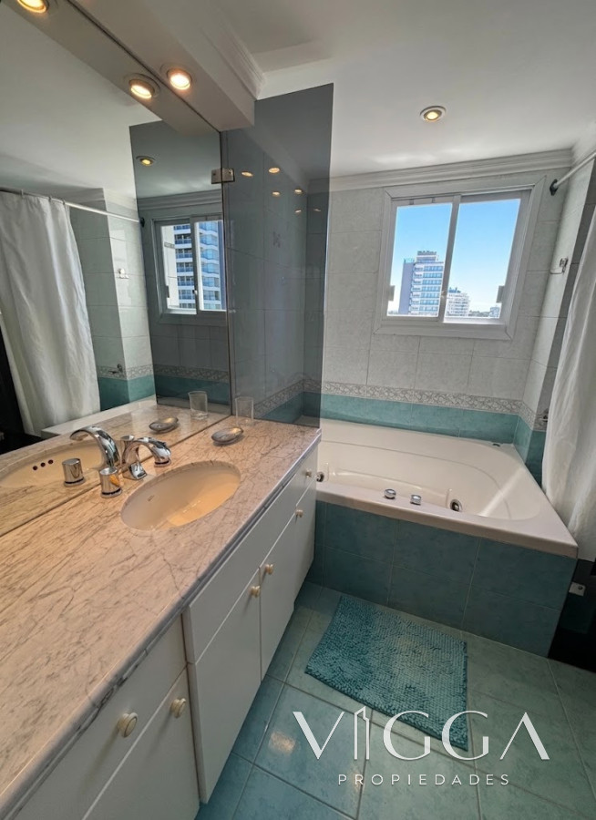 Apartamento ID.126 - Apartamento en venta tres dormitorios Punta del Este