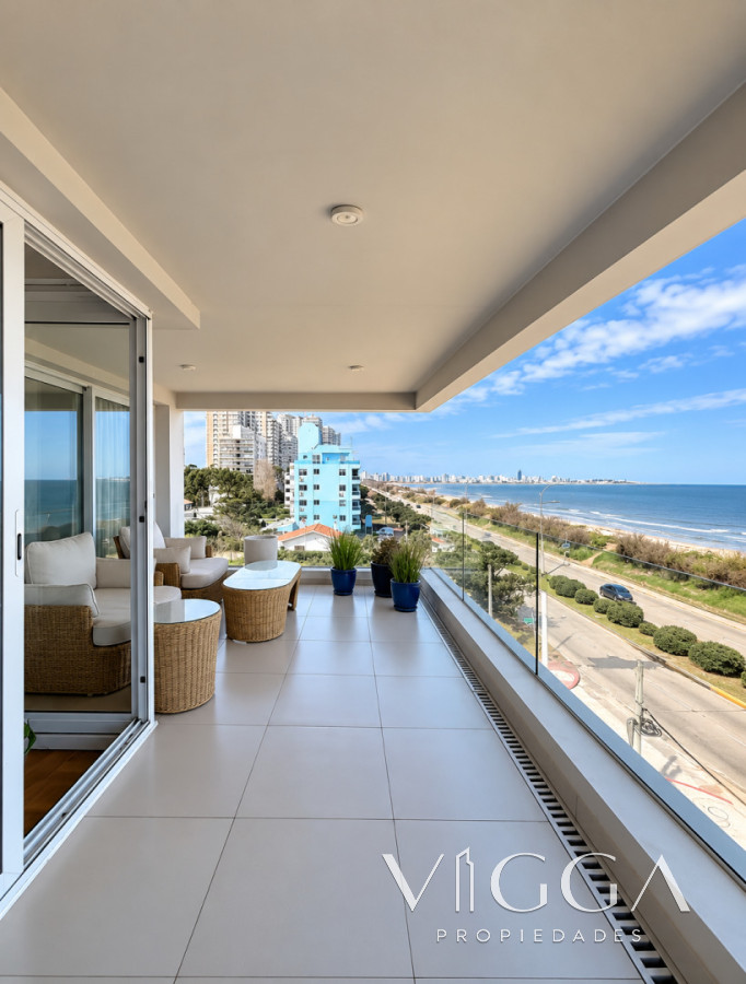 Apartamento ID.260 - Penthouse en Alquiler Playa Mansa Punta del Este 