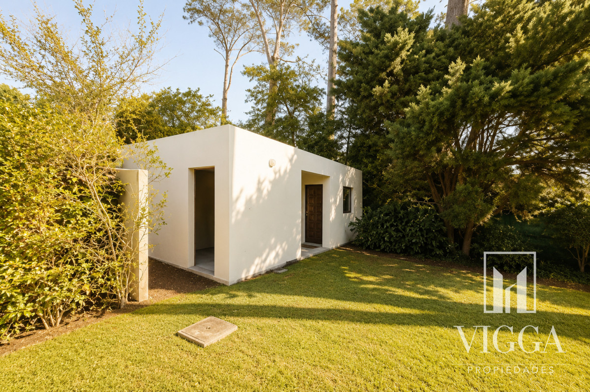 Casa ID.53/ - Casa En Venta de 5 dormitorios con piscina 