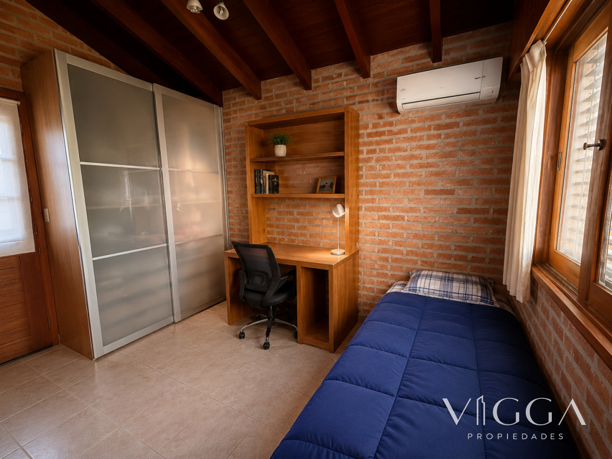 Casa ID.47 - Casa en Alquiler Anual Av. Cordoba Apto Comercial 5 dormitorios