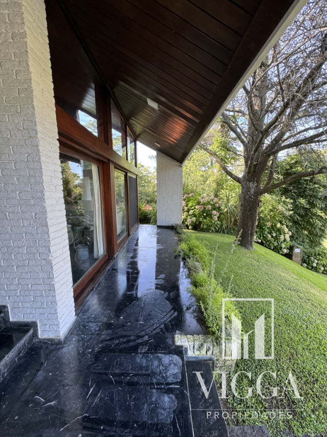 Casa ID.26 - Casa en Venta 4 suites Cantegril Playa Mansa Punta del Este