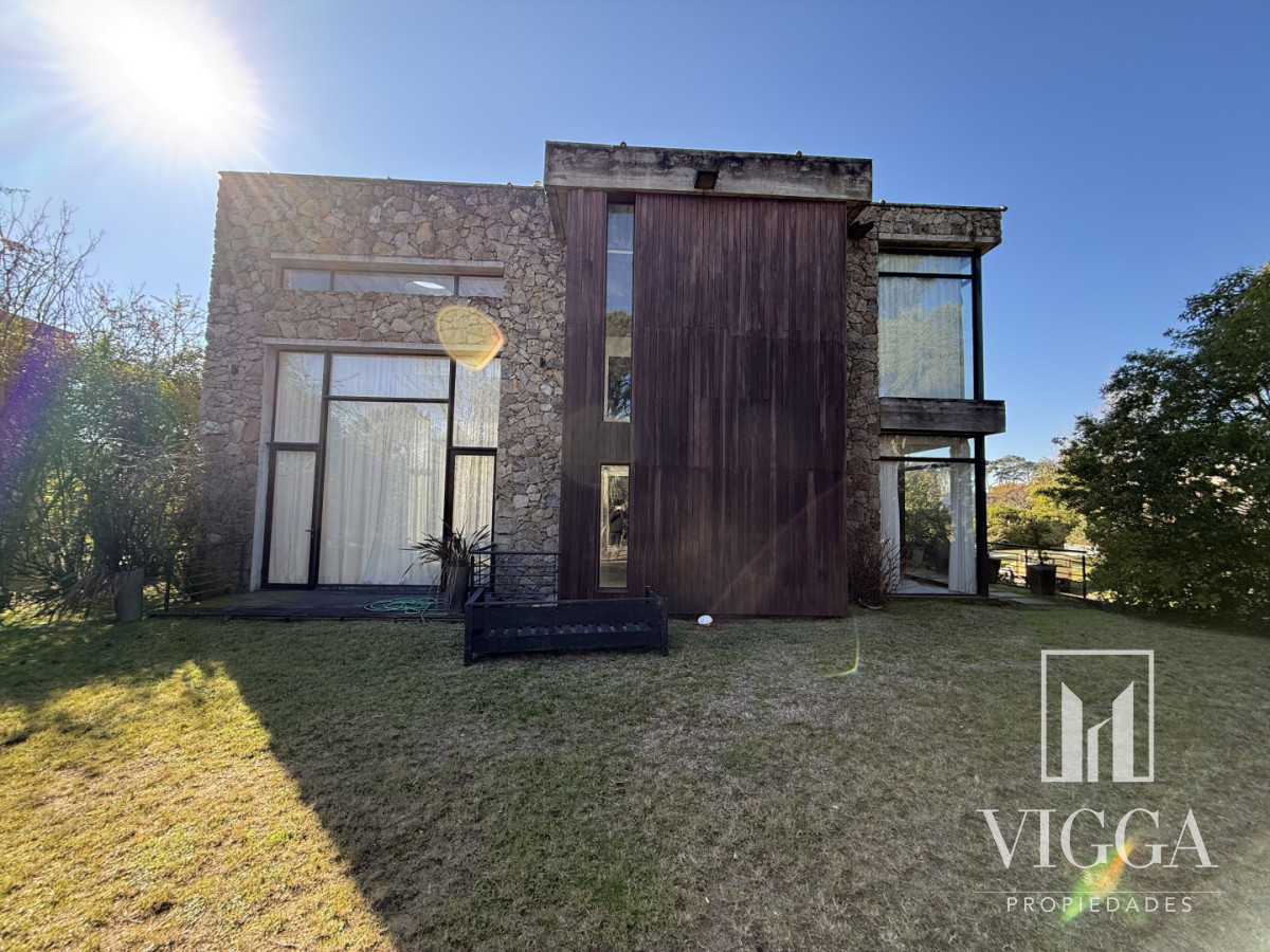 Casa ID.49 - Venta casa 4 suites Barrio privada La Arbolada
