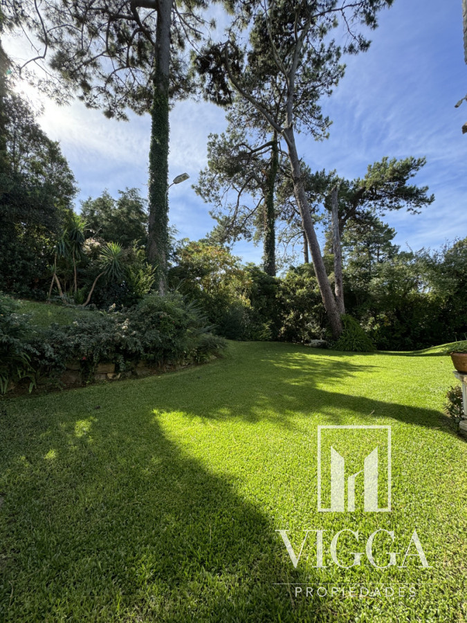 Casa ID.26 - Casa en Venta 4 suites Cantegril Playa Mansa Punta del Este