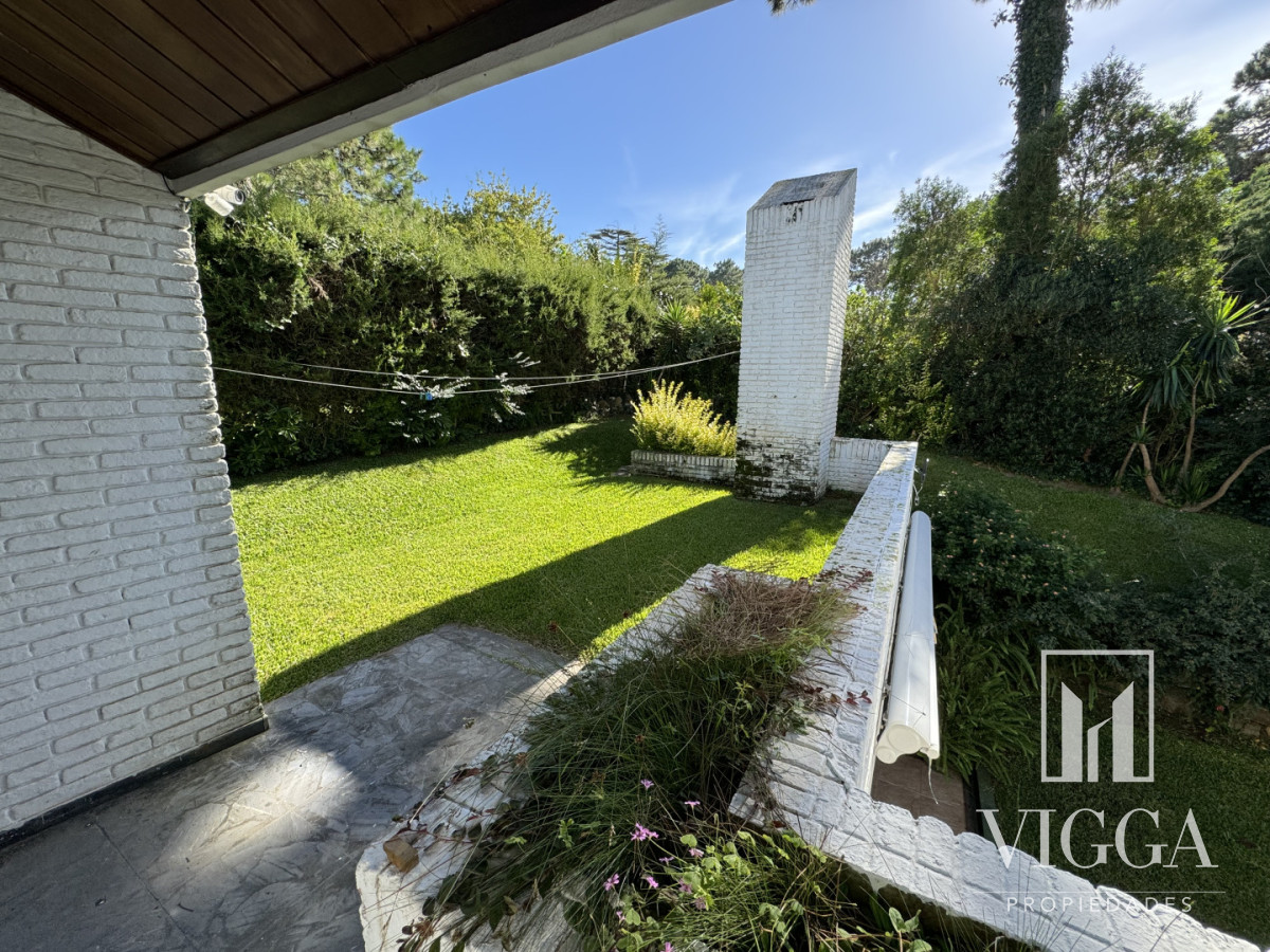 Casa ID.26 - Casa en Venta 4 suites Cantegril Playa Mansa Punta del Este