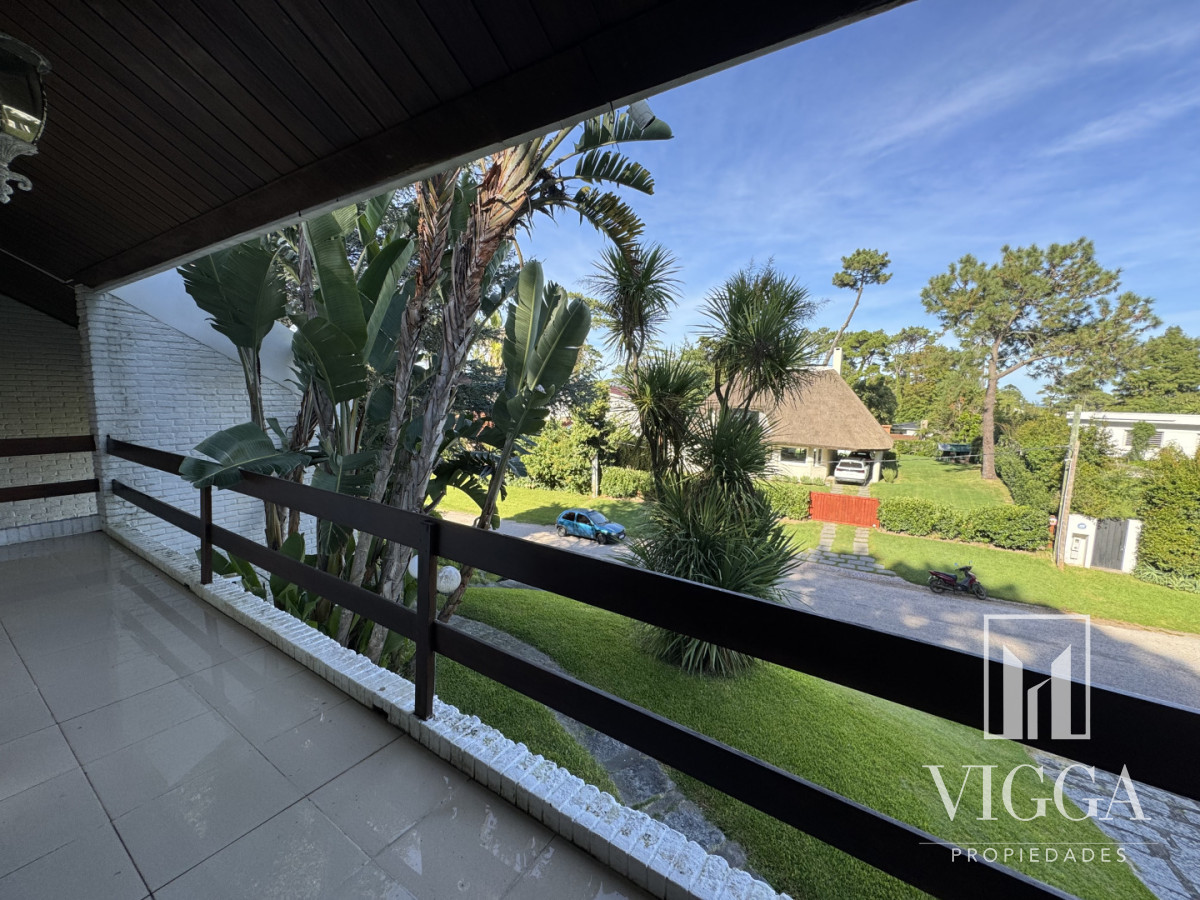 Casa ID.26 - Casa en Venta 4 suites Cantegril Playa Mansa Punta del Este