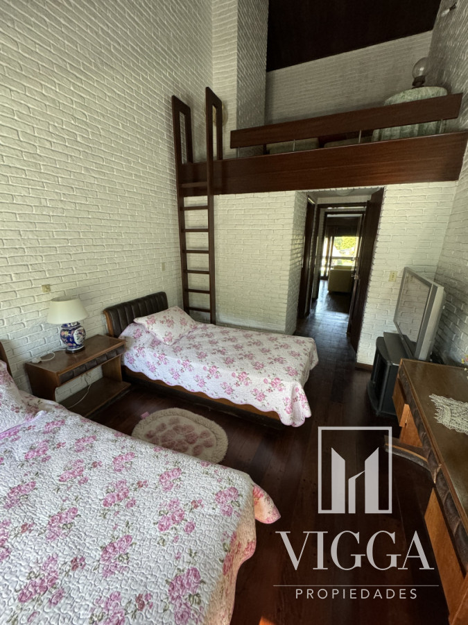 Casa ID.26 - Casa en Venta 4 suites Cantegril Playa Mansa Punta del Este